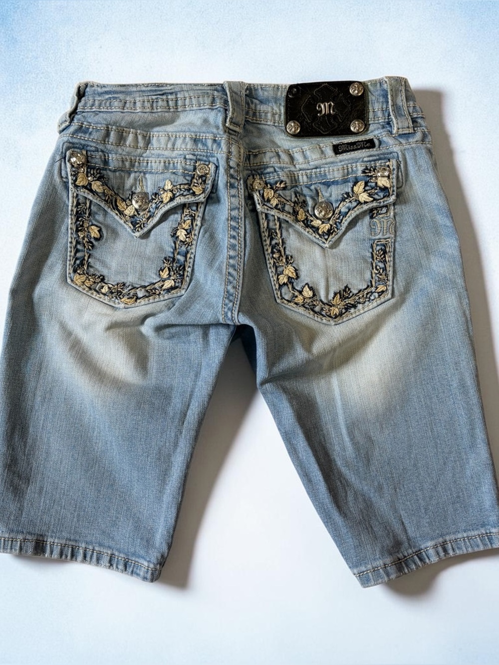 Miss Me Denim Bermuda Shorts Low Rise Light Blue Wash sz 26